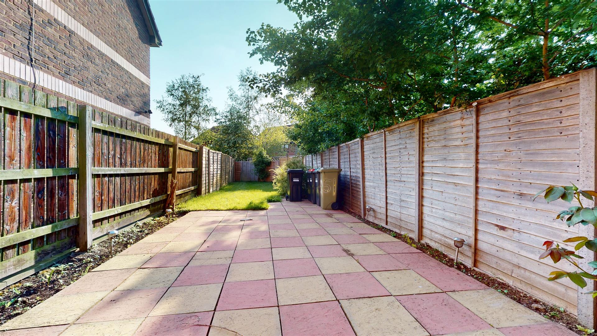 2 bed property in Boxberry Gardens, Milton Keynes